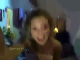 Une femme est prise en flagrant délit en publiant cette vidéo