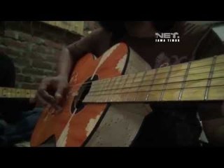 NETJatim - Gitar Akustik dari Limbah Stik Es Krim