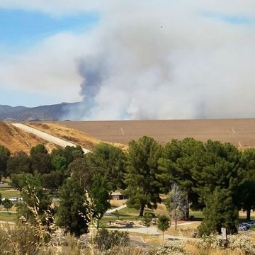 Brush Fire Erupts on the Shore of Castaic Lake
