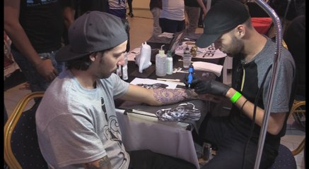 下载视频: Artistas de Centroamérica celebran convención de tatuadores