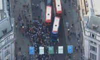 Warga Inggris Protes Soal Kebakaran Apartemen di London