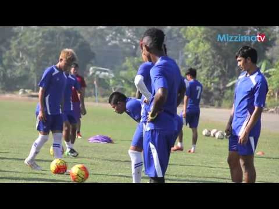ကစားသမားေတြအသင္းအတြက္ေပးဆပ္လိုစိတ္နည္းေနတယ္လို႔ ျပစ္တင္ေဝဖန္ခဲ႔တဲ႔ရတနာပံုနည္းျပရီနီ