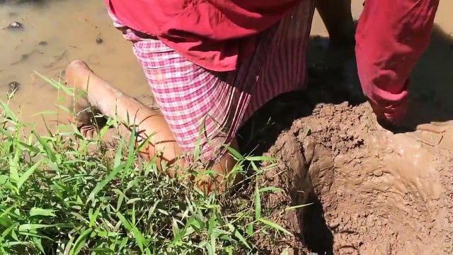Wow Amazing Man Catch Fish By Hand In My Village, Cambodia Traditional Fishing #201