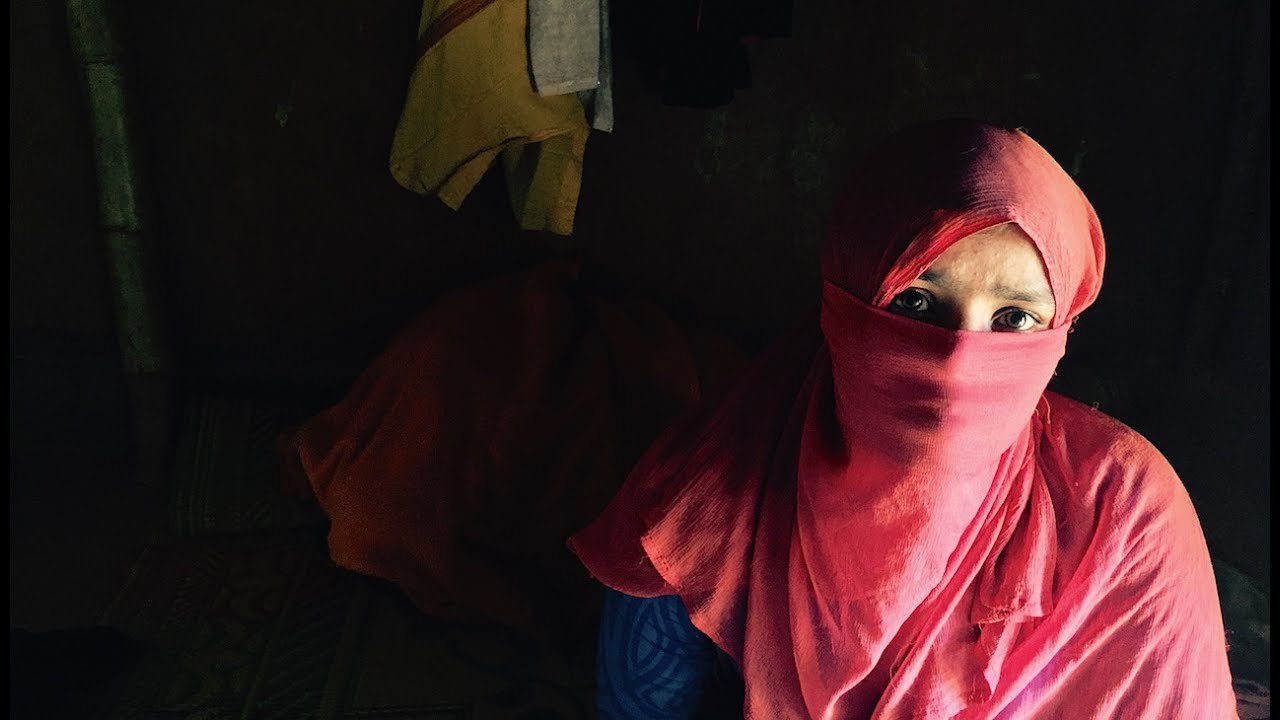 ক্লাসে ছাত্রীকে একা পেয়ে বুড়ো শিক্ষক ধর্ষণ করলো