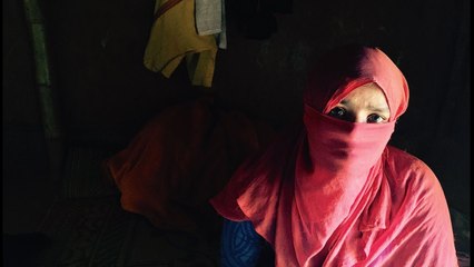ক্লাসে ছাত্রীকে একা পেয়ে বুড়ো শিক্ষক ধর্ষণ করলো