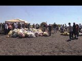 Torre Annunziata (NA) - Volontari Novartis ripuliscono spiaggia di Rovigliano (17.06.17)