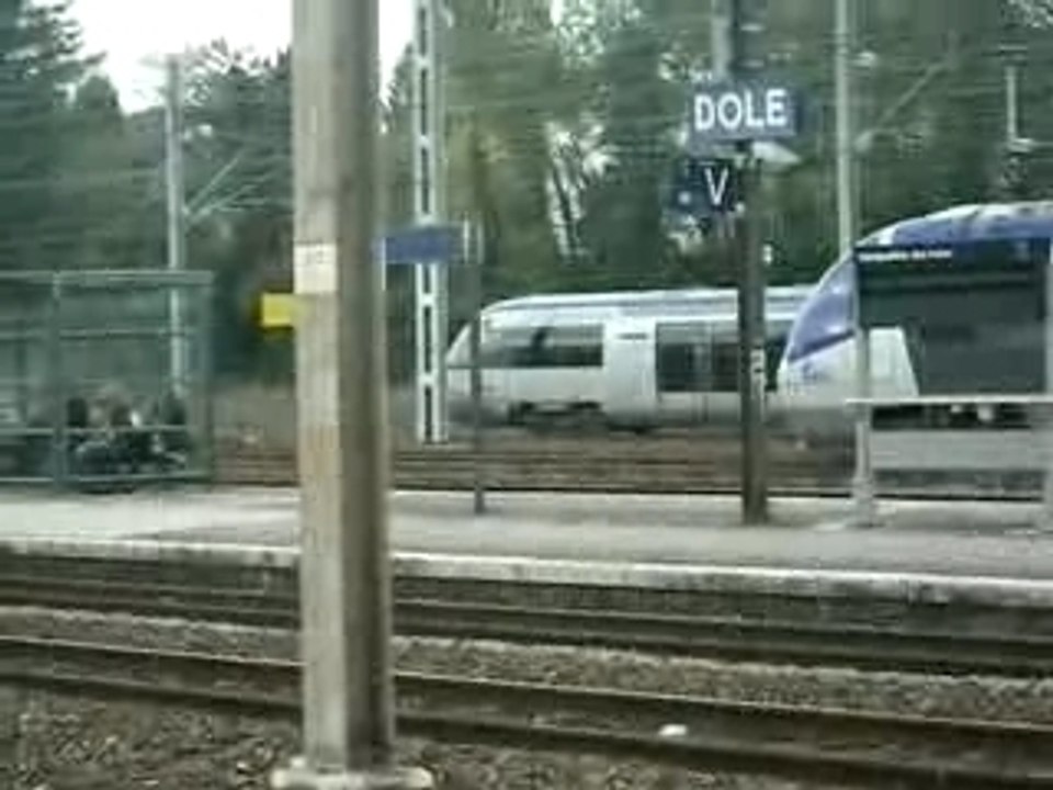17.10.07 manoeuvre d'X 73500 en gare de Dole