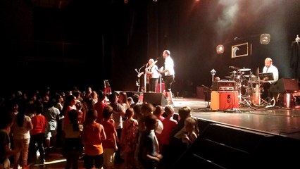 mini concert : écoute ta mère et mange ton short