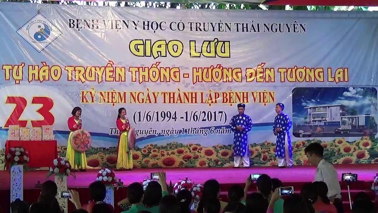Bác sỹ Bệnh viện Y học Cổ truyền hát dân ca quan họ "Ba quan" - Vietnam Quan ho folk song