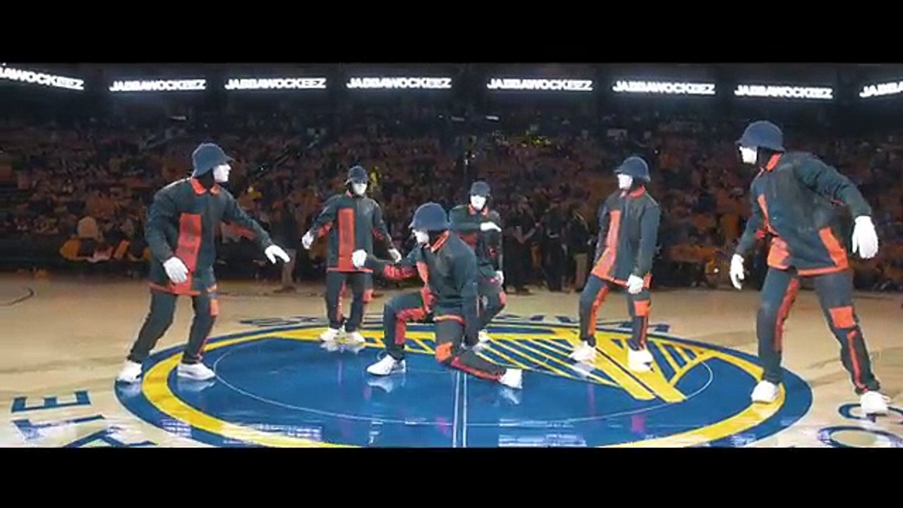JABBAWOCKEEZ_at_the_NBA_Finals_2017