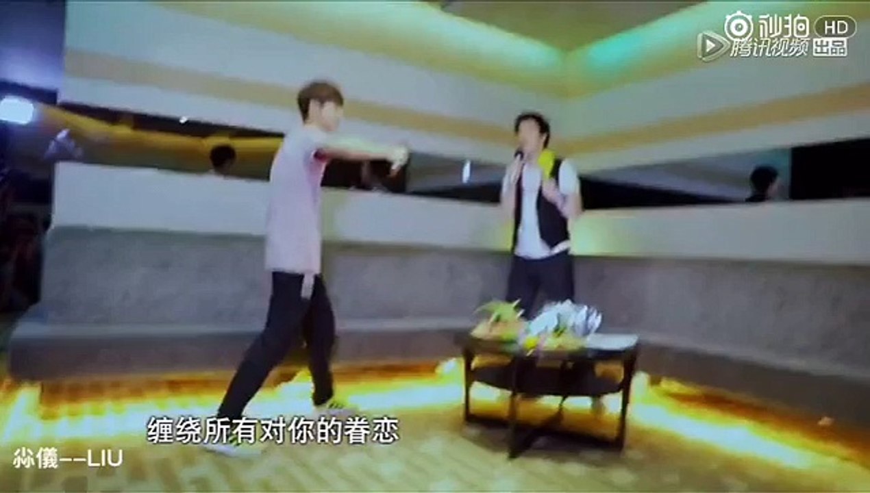 鹿晗與王力宏合唱《大城小事》
