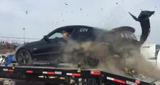 Le pneu de la Mustang de Régis explose à 240 km/h sur un banc d’essai.