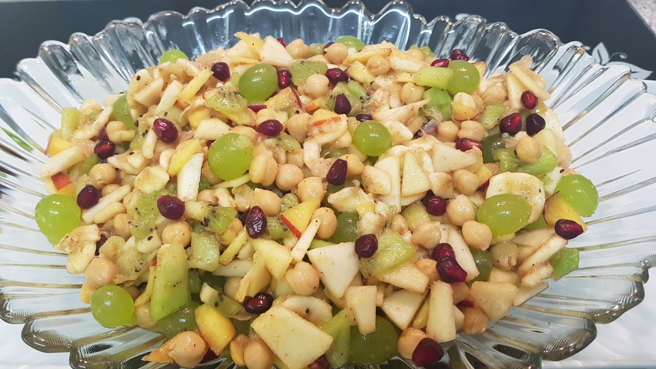 Fruit Chaat فروٹ چاٹ / Cook With Saima
