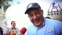 Le président du Costa Rica avale une guêpe en plein point de presse