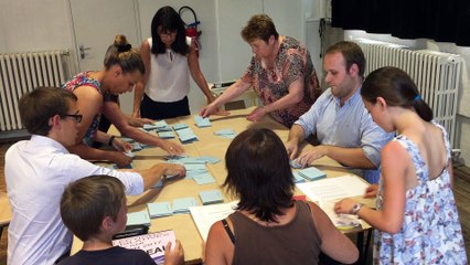 Législatives: le dépouillement débute à la salle des fêtes de Vienne