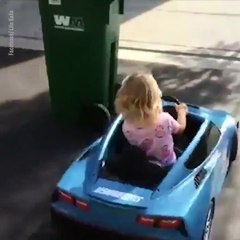 Cette fillette fait du drift en voiture et conduit mieux que nous tous!