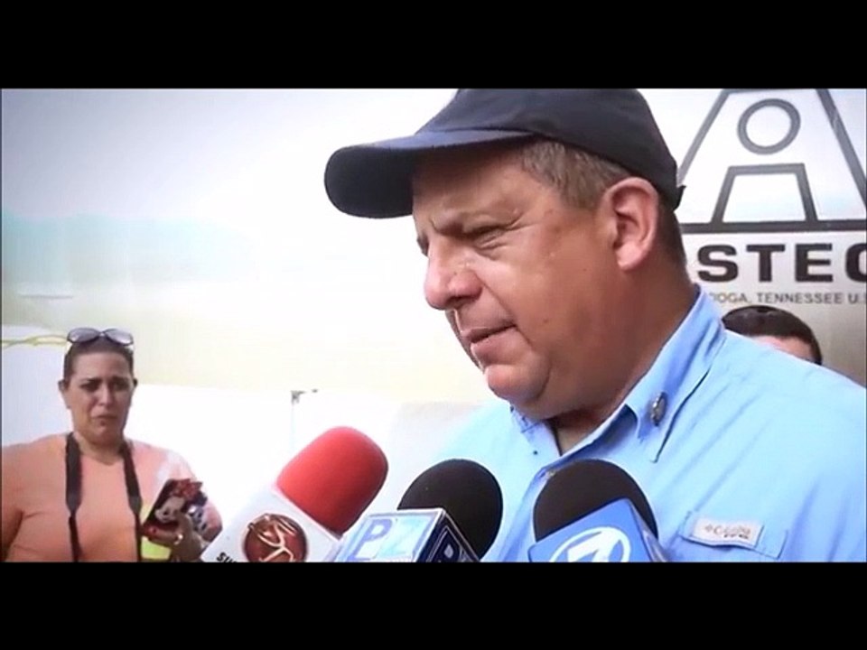 Costa Rica: Presidente se traga una avispa durante entrevista