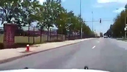 Une policière renversée après avoir griller un feu rouge