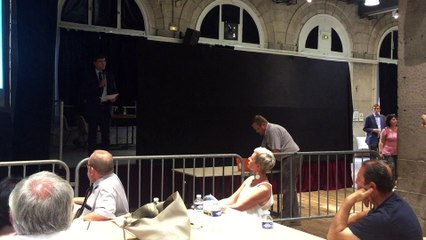 Législatives: le maire de Vienne annonce les résultats du second tour