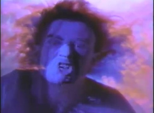 Bah ha ha ha! Love this song. That guitar harmony in the beginning rules! I'll love to hear Mustaine singing this lyrics nowadays.