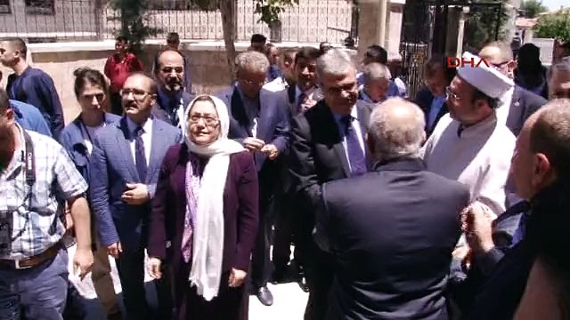 Kahramanmaraş Bakan Eroğlu Çalışmayan Müteahhitin Işini Bitiriyoruz