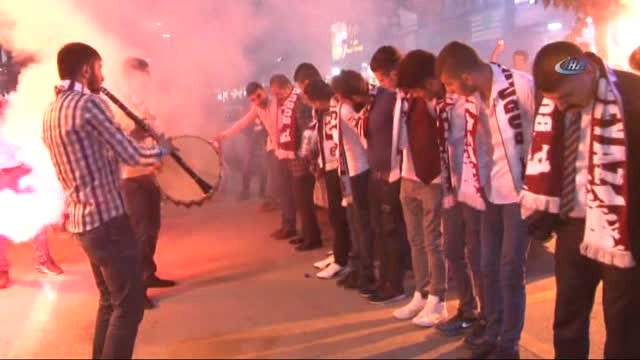 Taraftarlardan Davullu Klarnetli Sahur Halayı