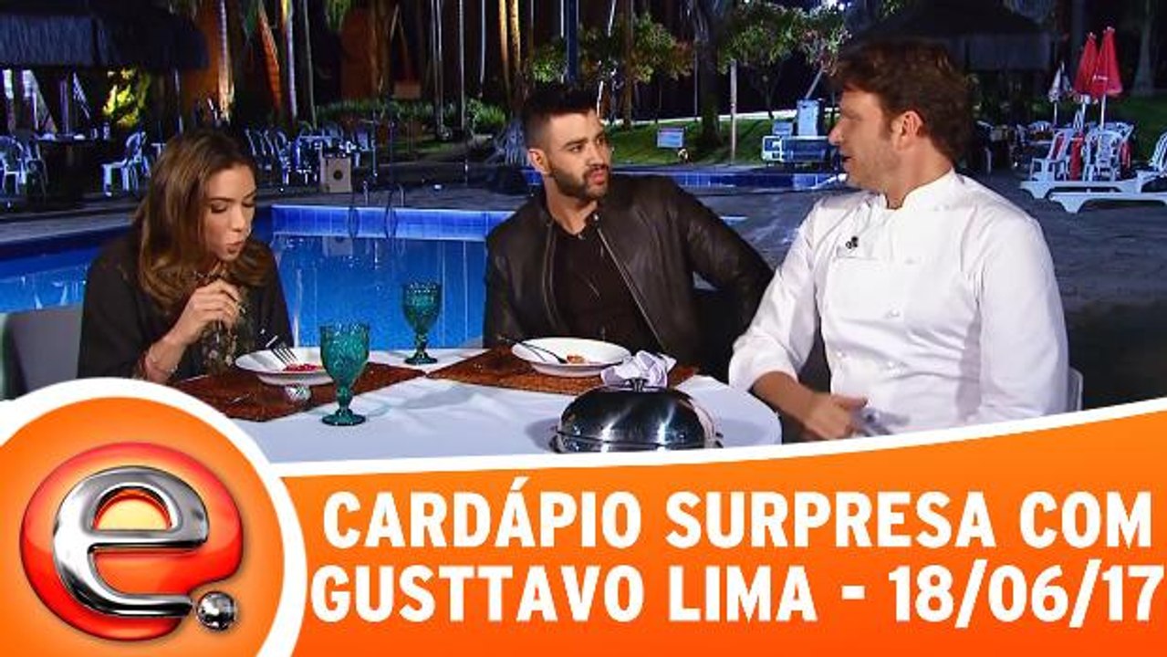 Gusttavo Lima aparece em bar de surpresa para jogar sinuca