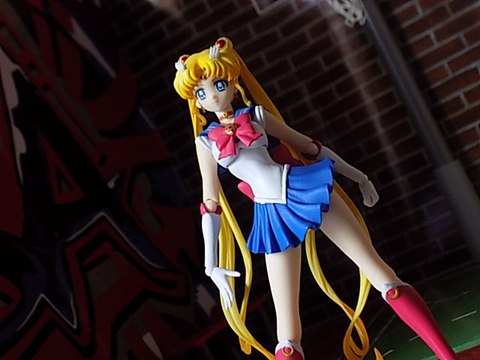 S.H. FIGUARTS SAILOR MOON (SAILOR MOON CRYSTAL) ACTION FIGURE SHOWCASE REVIEW