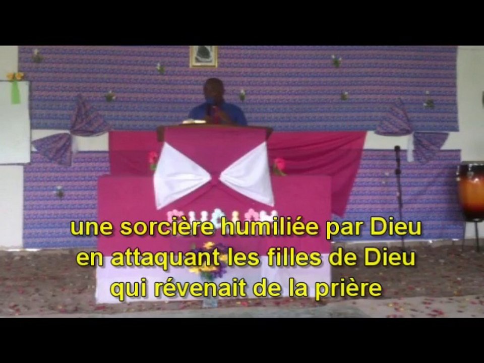 une sorcière humiliée par Dieu en attaquant les filles de Dieu