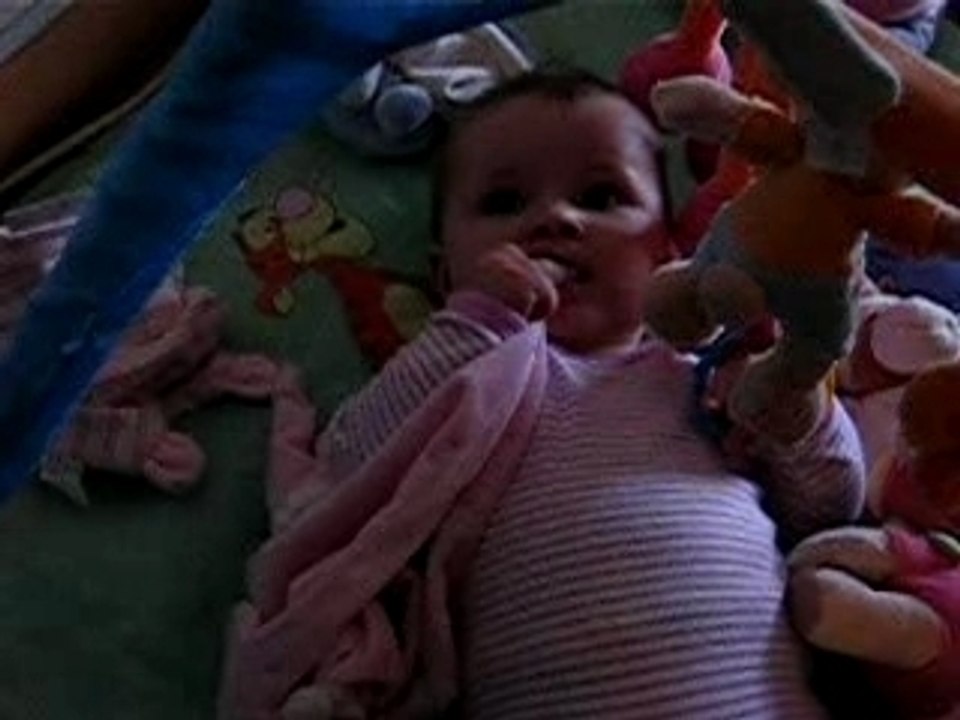 Loane chante avec doudou