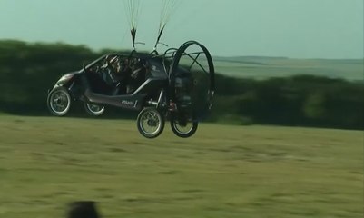 Mobil Terbang ini Perpaduan Tenaga Mesin dan Paraglider