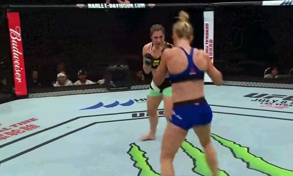 Cette combattante MMA met un coup de pied dévastateur au visage de son adversaire, KO