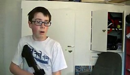 Il tire accidentellement sur son écran d'ordinateur avec son  airsoft