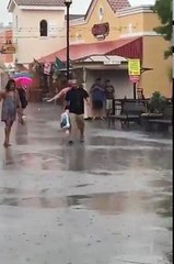 Yağmura sevinen adam