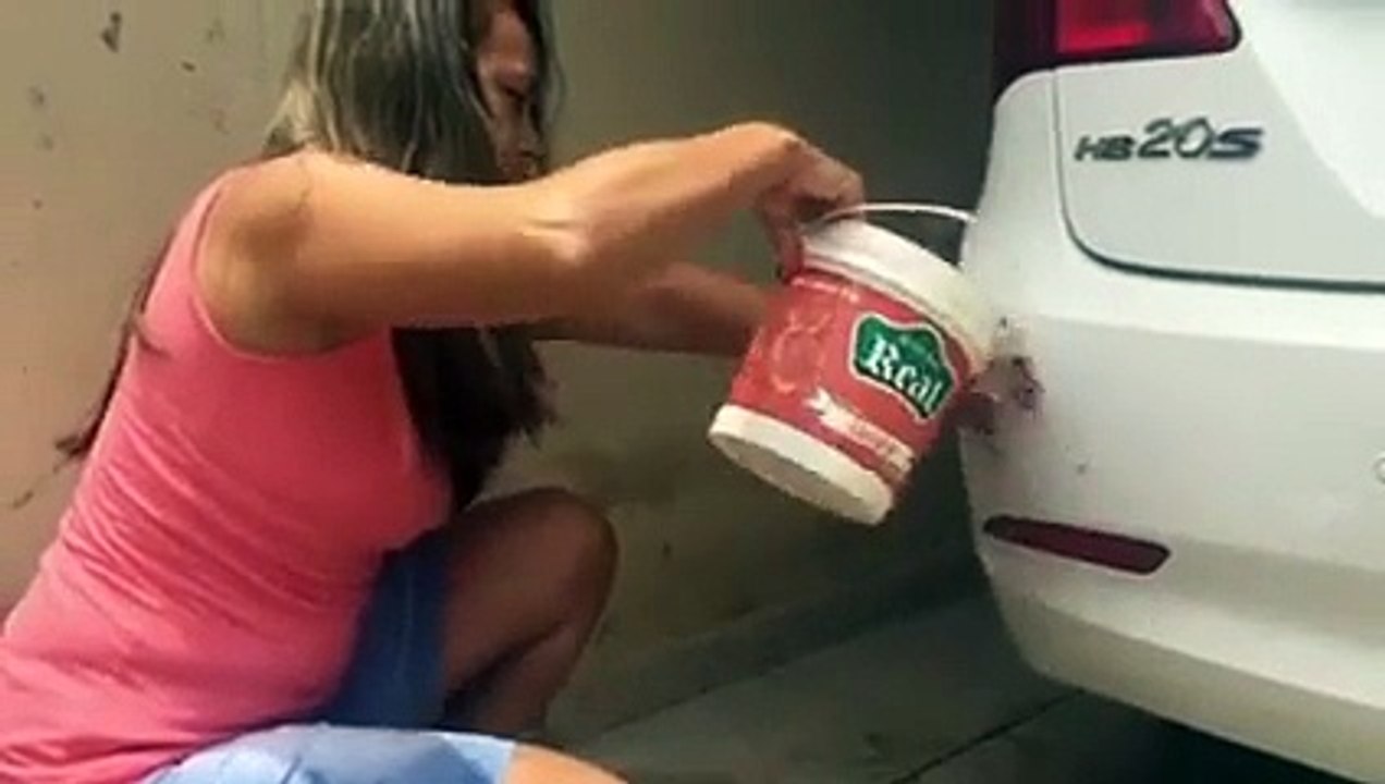 Truque barato (e impressionante) para eliminar os riscos e arranhões do carro