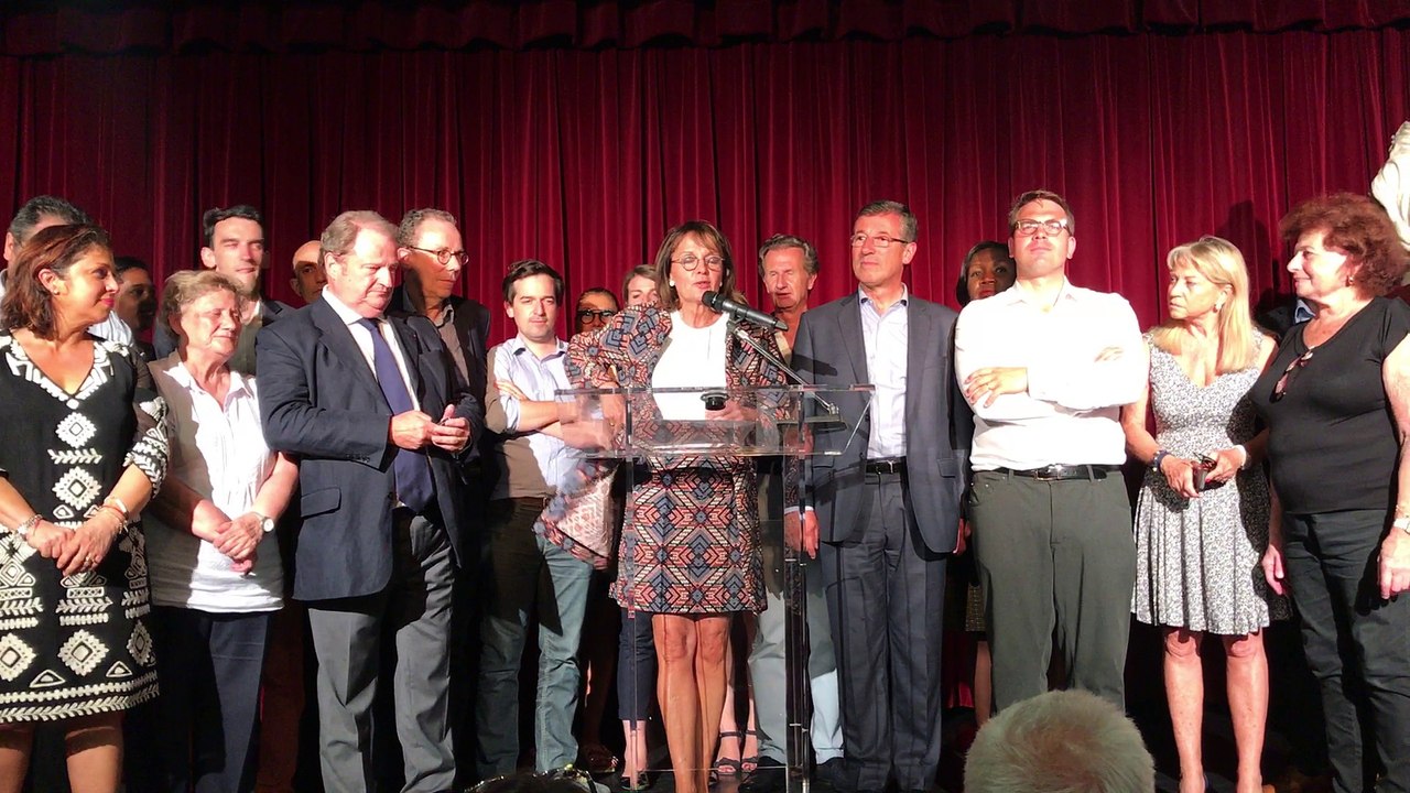 Annonce officielle en salle des Fêtes de la Mairie du 17e arrondissement des résultats du 2nd tour des législatives