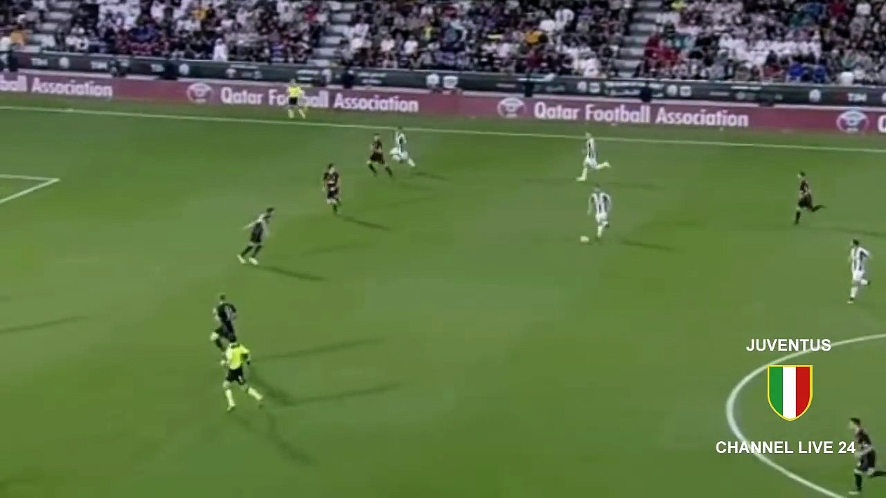 Le geste technique d'Alex Sandro