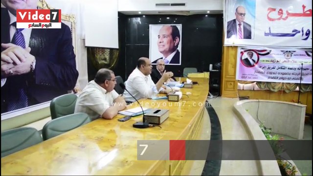 محافظ مطروح يبحث مشاكل العاملين بشركة مياه الشرب والصرف الصحي