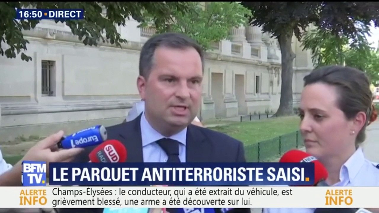 Fourgon de gendarmerie percuté sur les Champs-Élysées: "Déminage en cours", précise le ministère de l'Intérieur