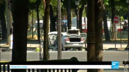 Paris Champs Elysées Crash: Armed driver dead, situation now under control