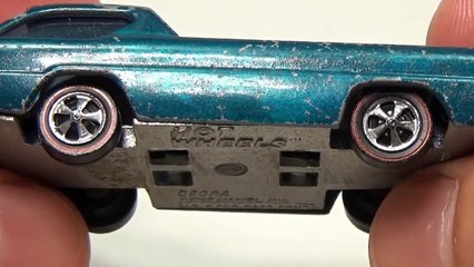 Cet homme restaure... des voiture majorettes LOL !!