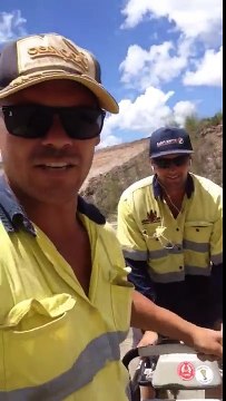 Cet ouvrier se filme plein de conneries au boulot !