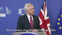 Brexit: Davis et Barnier donnent le coup d'envoi