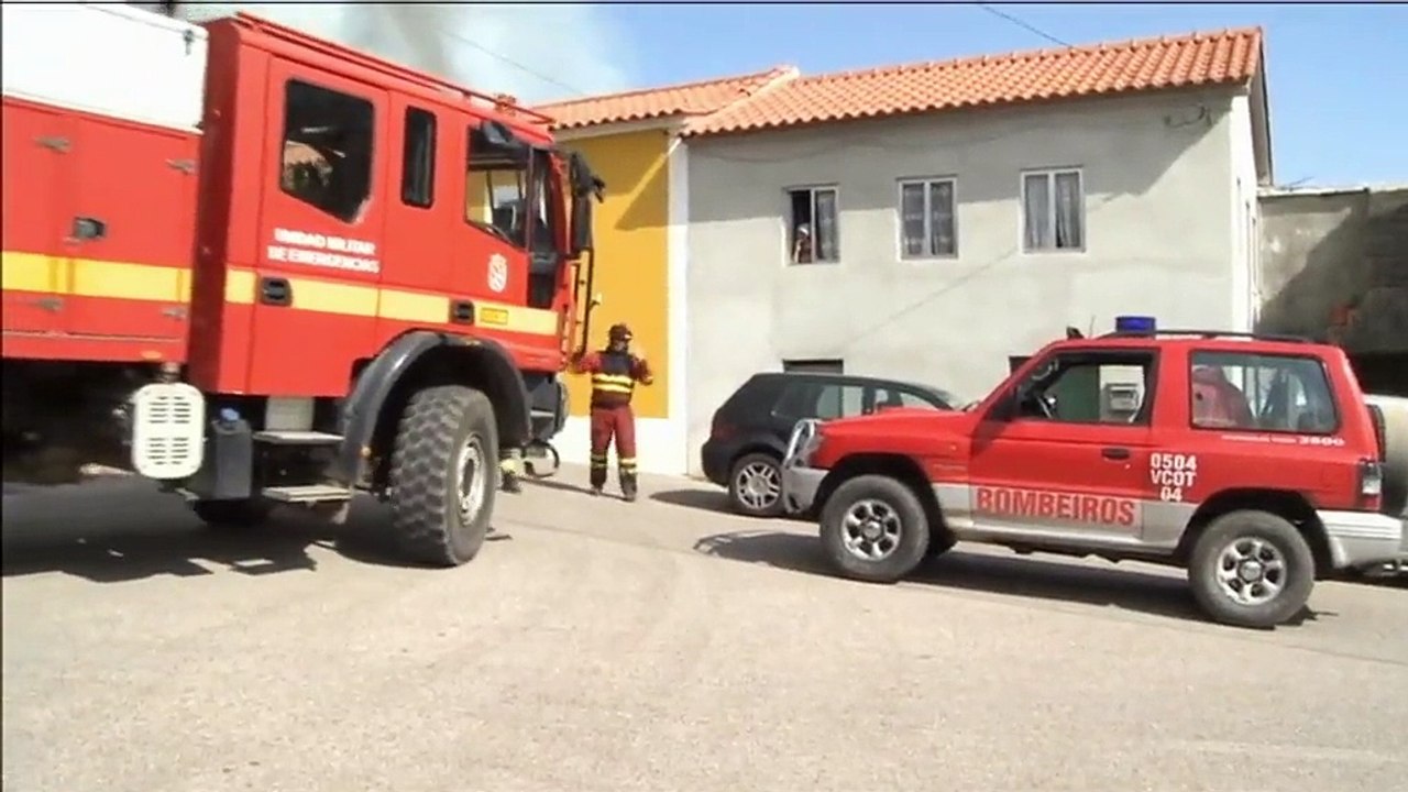 Incendies au Portugal : plus de 2 000 pompiers sont engagés dans tout le pays sur une centaine de foyers