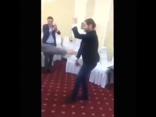 Perviz bulbule toyda bele oynadi