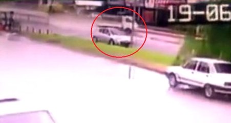 Kamyonetlerin Kafa Kafaya Çarpıştığı Kazanın Görüntüleri Ortaya Çıktı