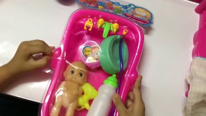 Baby Doll Taking Relaxing Shower at bathroom Colorful Kids Toy !! Cartoon For Child 2017