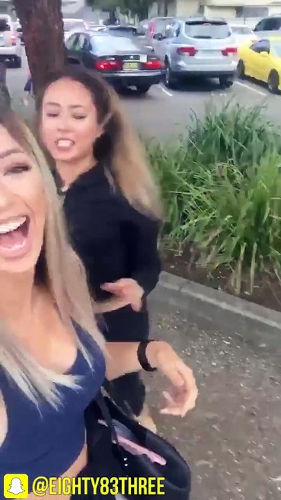 A voir la façon dont elles se traitent, on se demande comment font ces trois nanas pour rester amies PARTIE 1