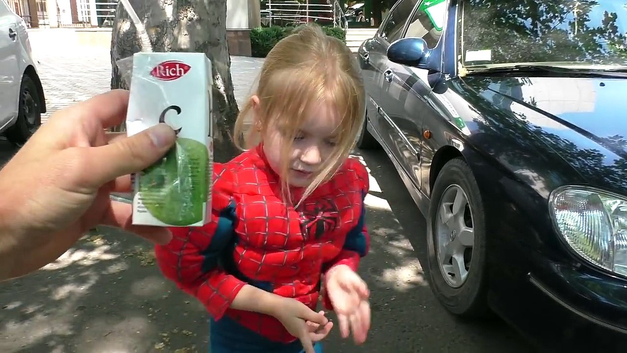 MCDONALDS DRIVE THRU Prank SPIDERMAN HULK JOKER / Pretend Play / Real Food / Kids Fun w/ H