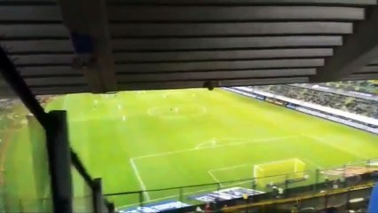 Torcedor do Boca grava vídeo com pilastra da arquibancada balançando em La Bombonera; veja!